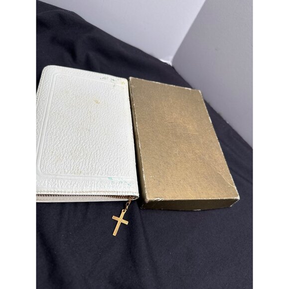 Vintage 1956 Catholic Sunday Missal With Gold Cross & Zipper Closure - Picture 14 of 14